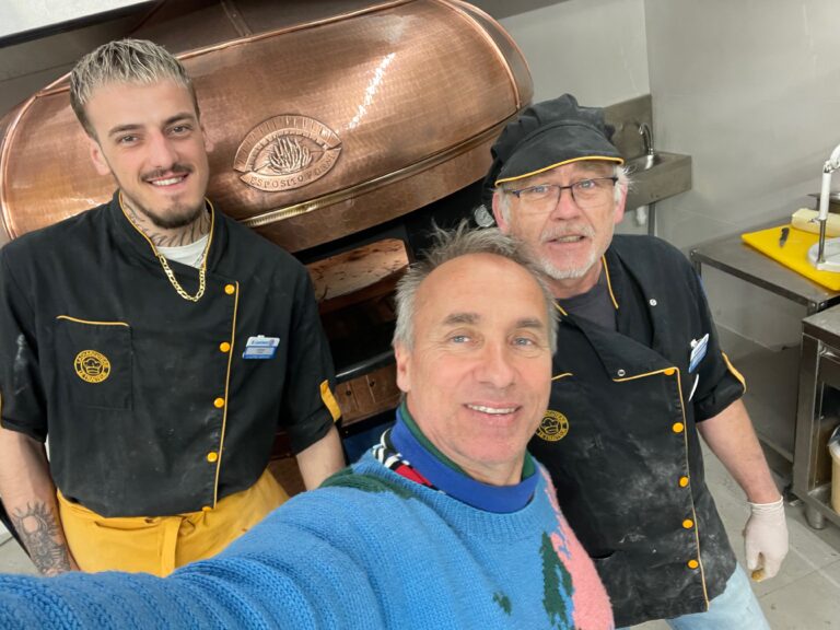 Le Centre E. Leclerc de Saint-Malo inaugure son nouveau four électrique ELECTRO GIO 100 : 210 pizzas/heure pour une cuisson parfaite.