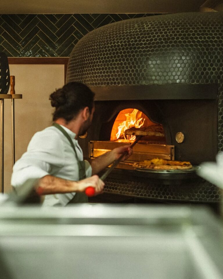 L’Art de la Pizza Rencontre la Performance du Four ESPOSITO FORNI à La Roche-sur-Yon